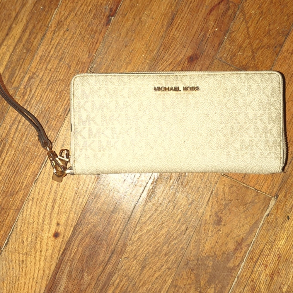 Michael Kors Jet Set Wristlet